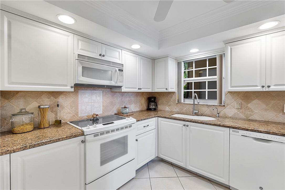 Atlantis Sherbrooke Villa - Residential