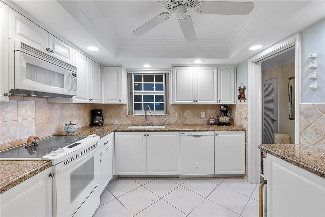 Atlantis Sherbrooke Villa - Residential
