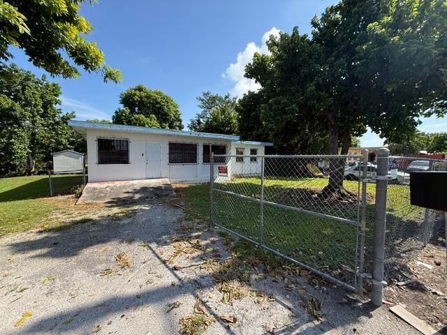 Photo of 1421 NW Avenue D, Belle Glade, FL 33430 (MLS # B26082062)