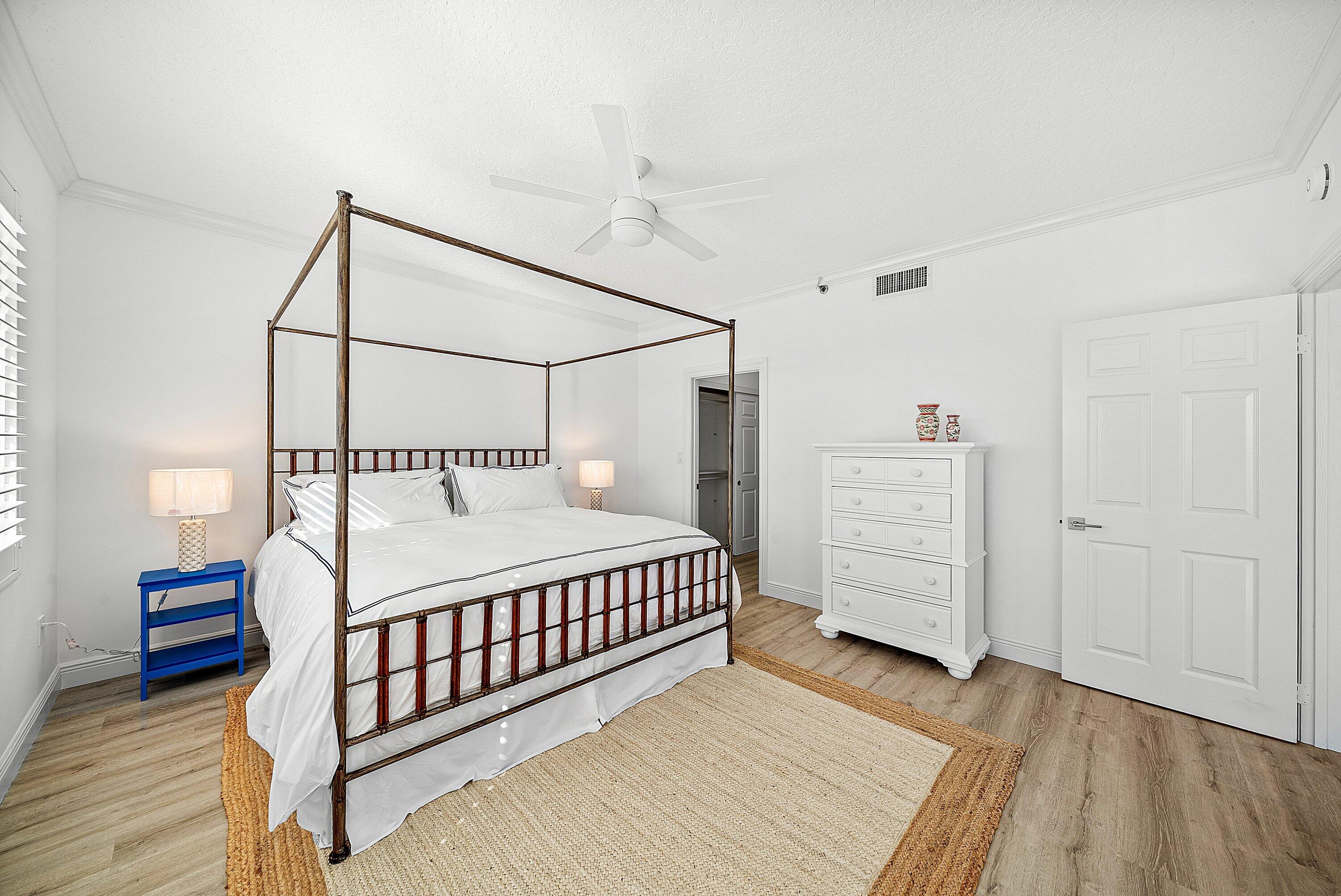 OAK HARBOUR CONDOS - Residential