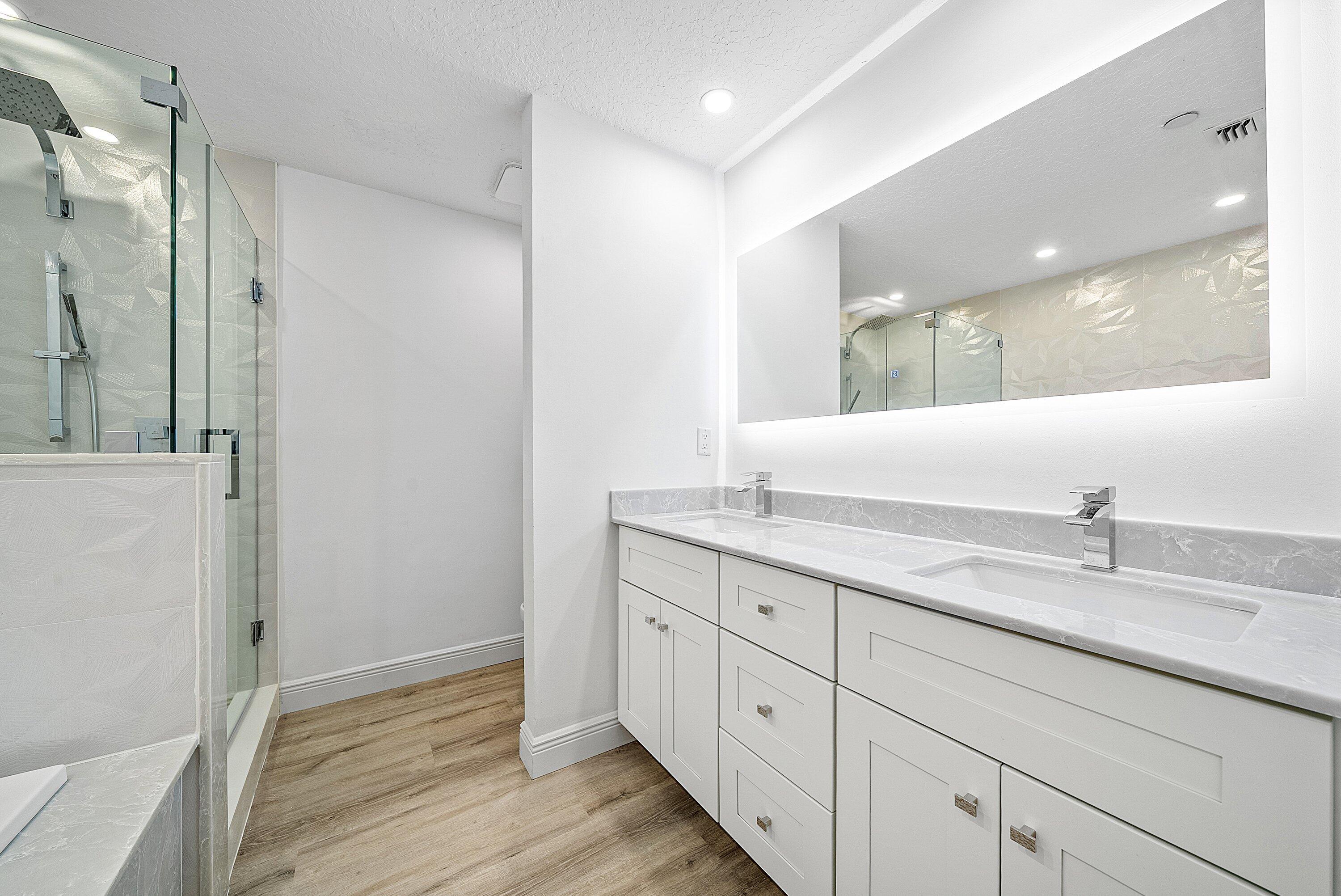 OAK HARBOUR CONDOS - Residential