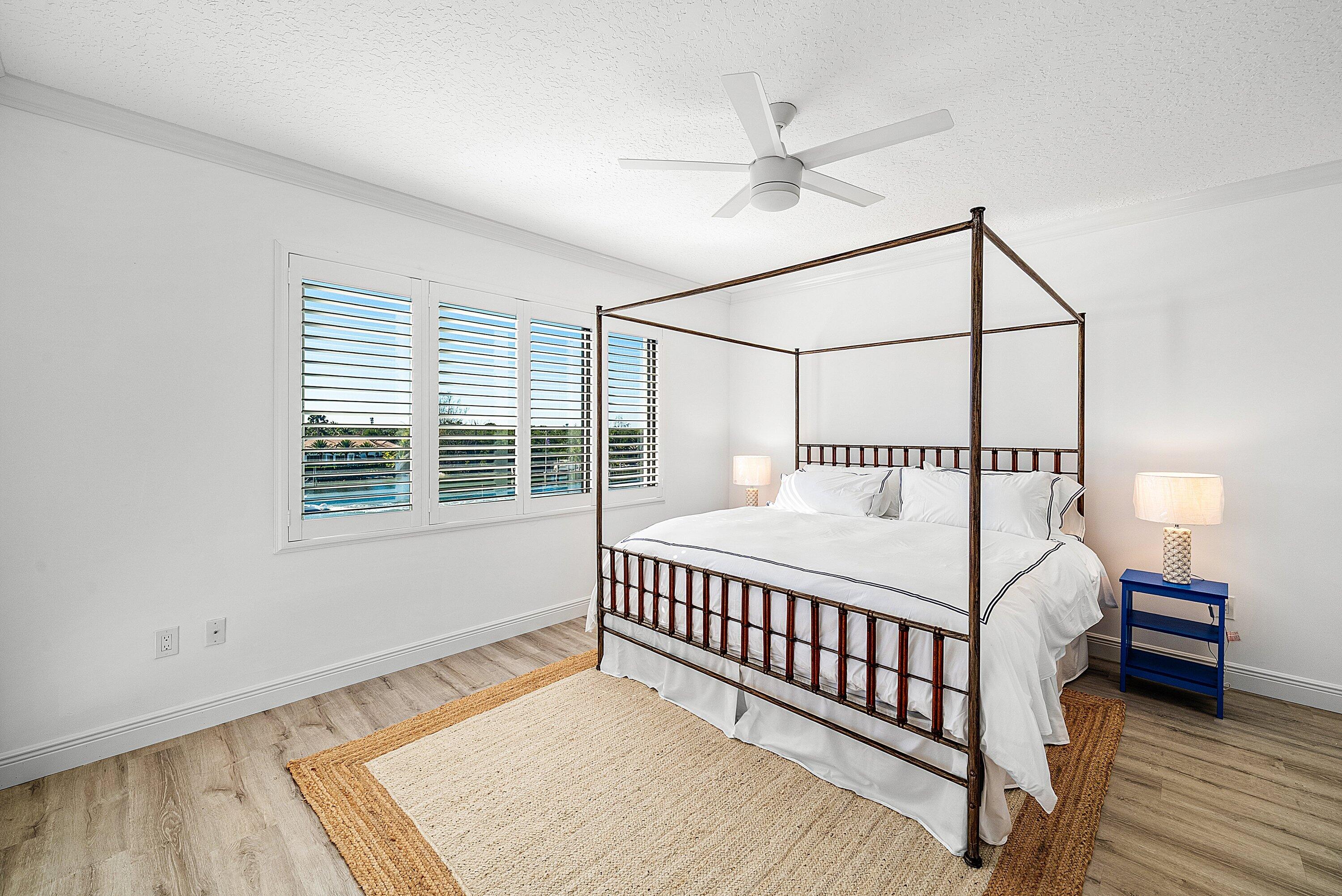 OAK HARBOUR CONDOS - Residential