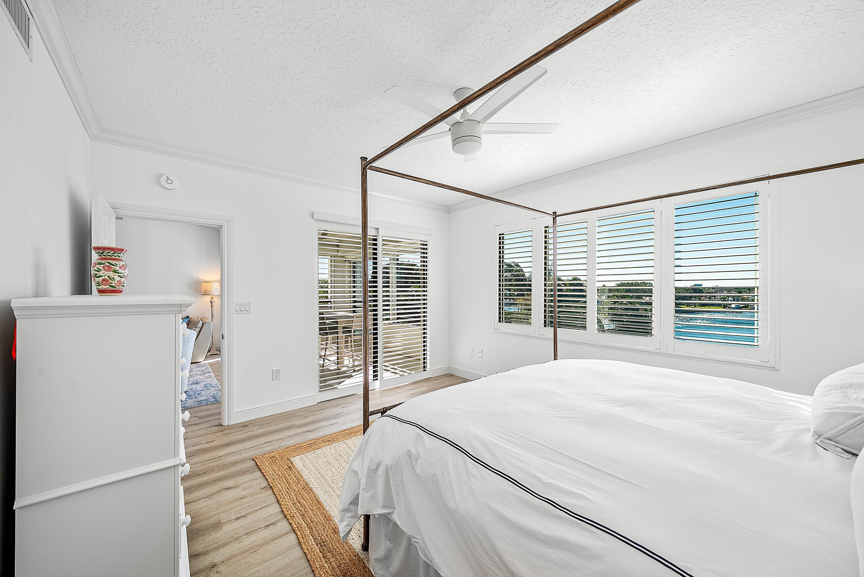 OAK HARBOUR CONDOS - Residential