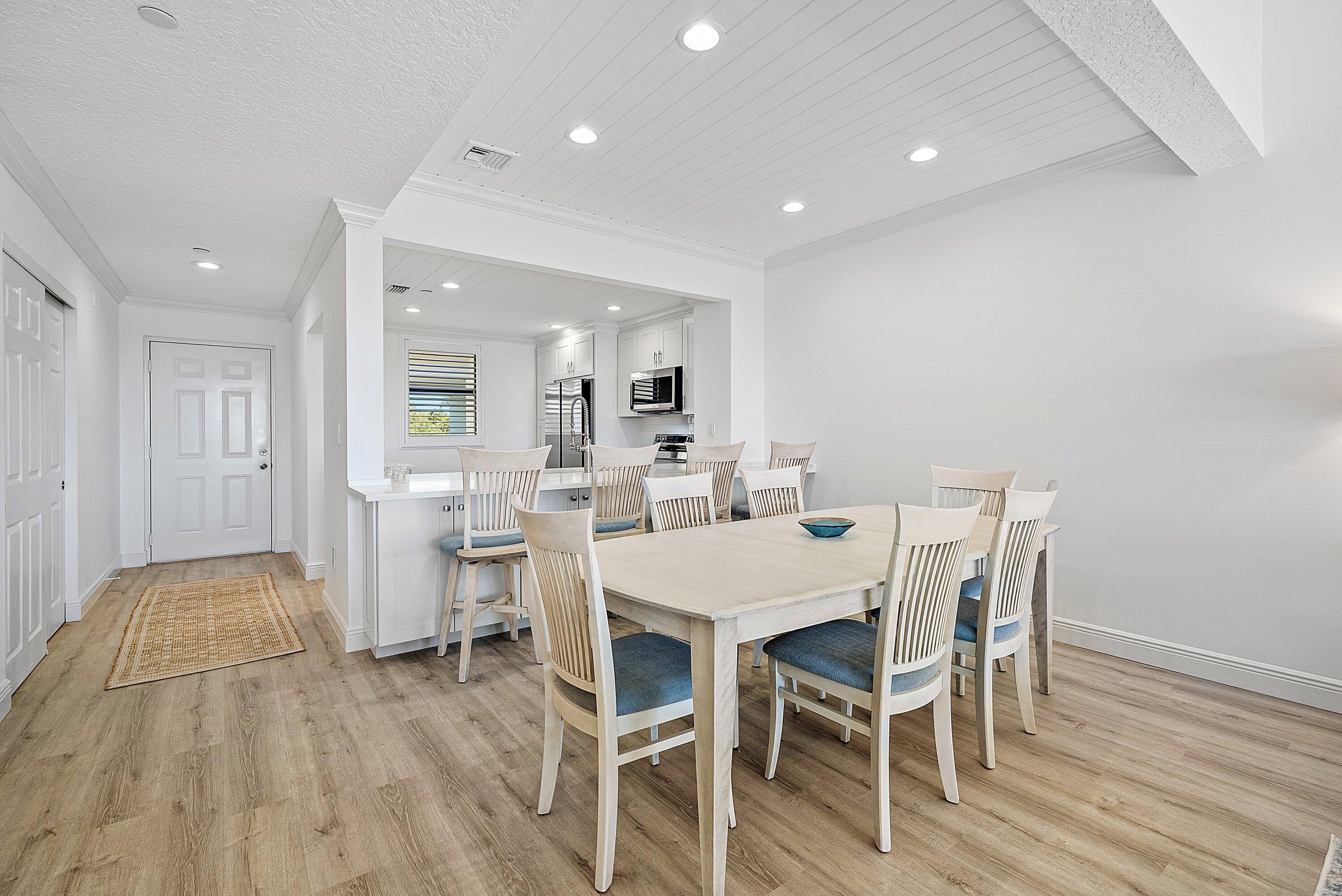 OAK HARBOUR CONDOS - Residential