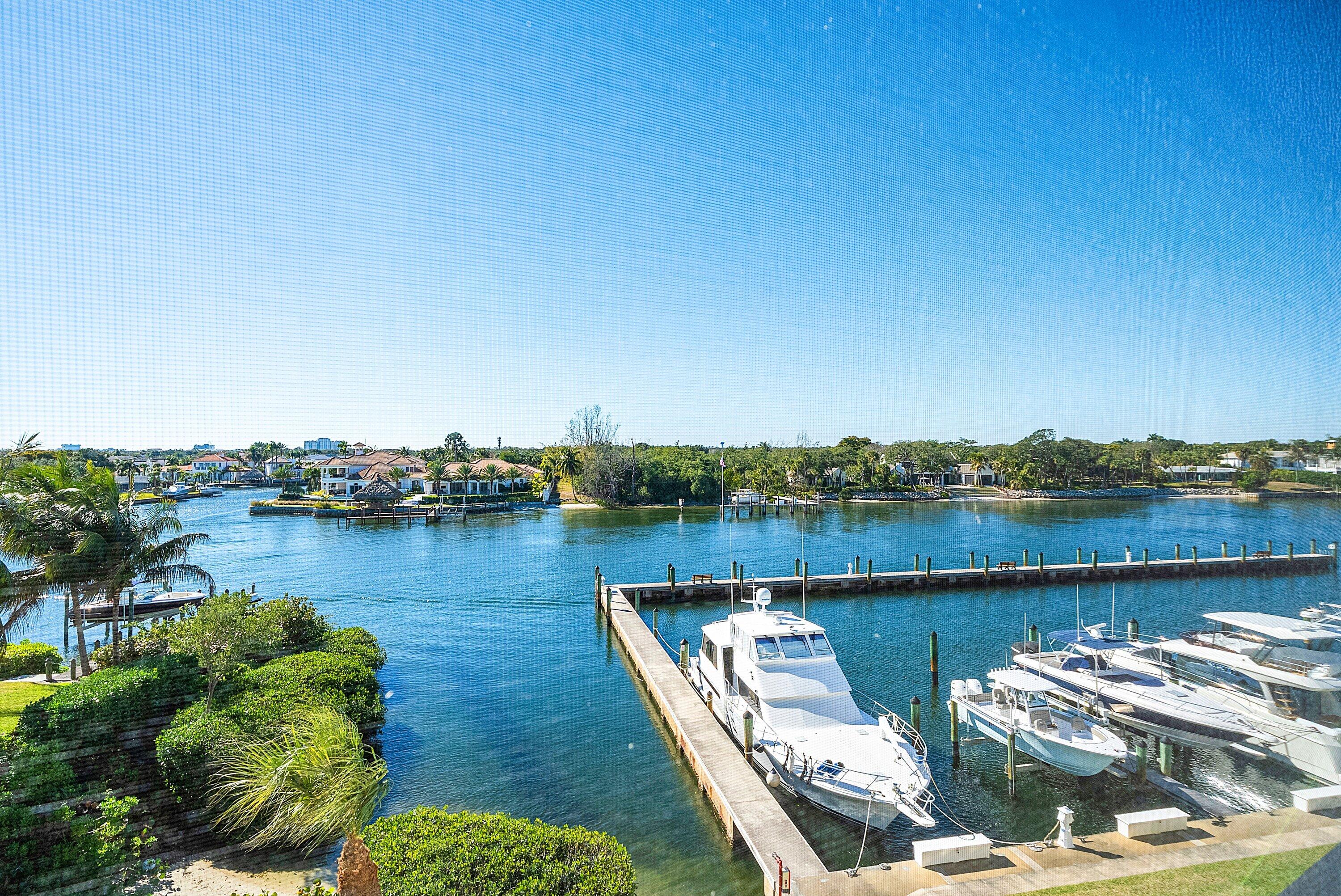 OAK HARBOUR CONDOS - Residential