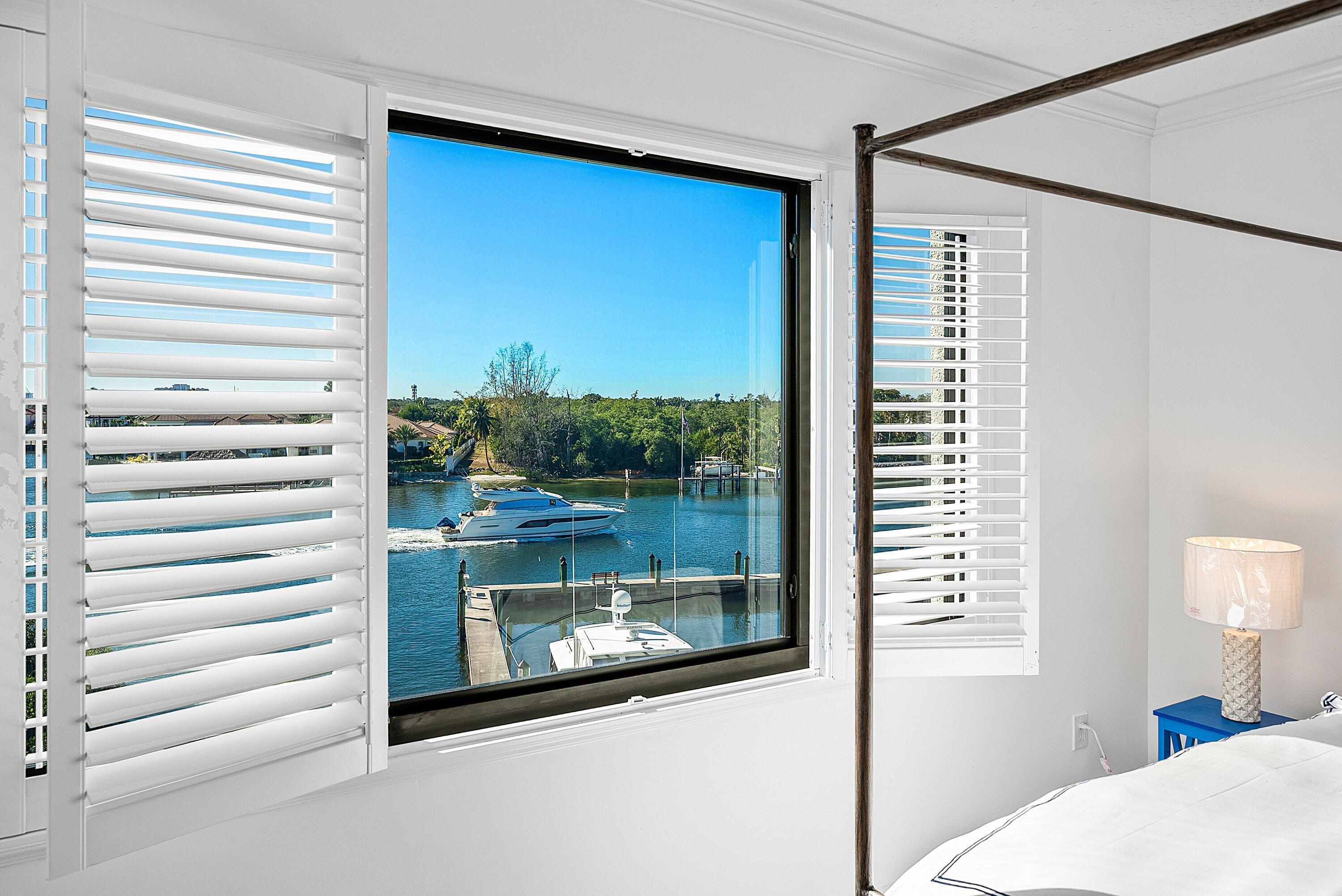 OAK HARBOUR CONDOS - Residential