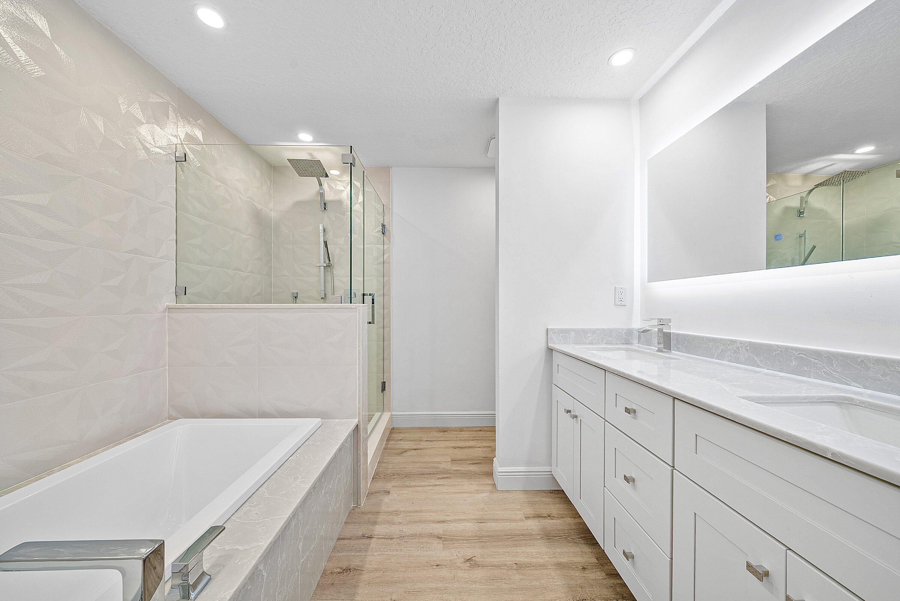 OAK HARBOUR CONDOS - Residential