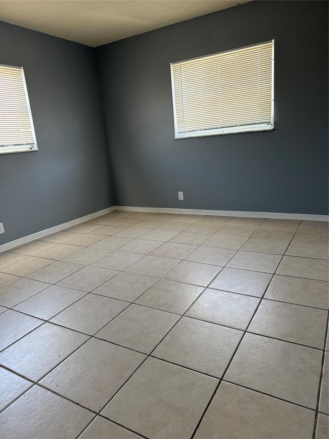 HOVIANNA IV - Residential Lease