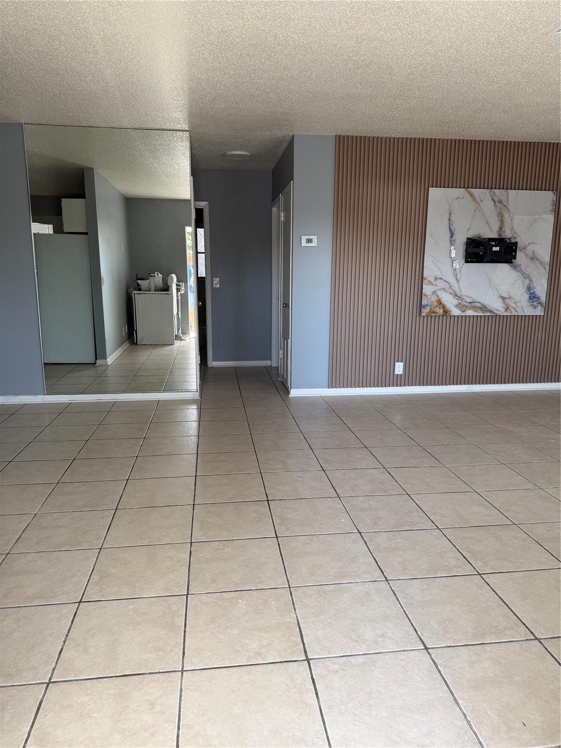 HOVIANNA IV - Residential Lease