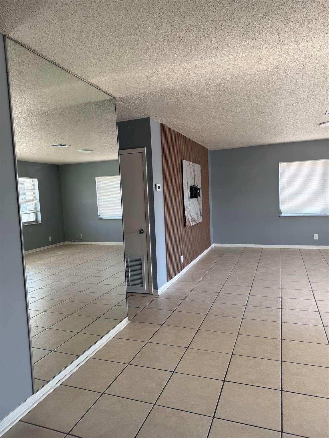 HOVIANNA IV - Residential Lease