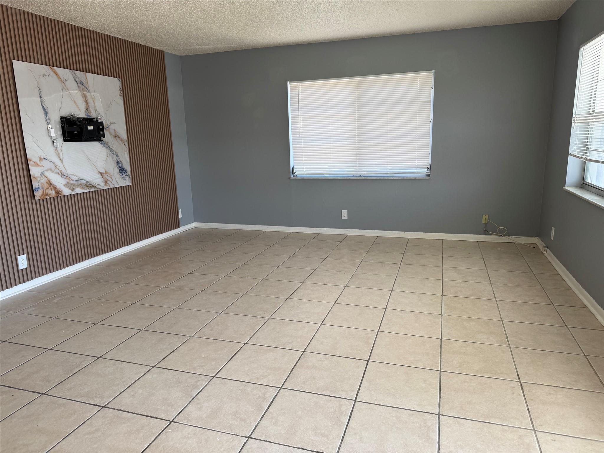 HOVIANNA IV - Residential Lease