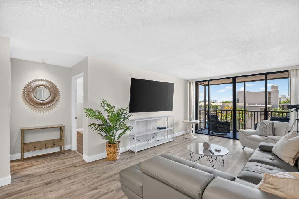 Photo of 4 Royal Palm Way #403, Boca Raton, FL 33432 (MLS # B26063517)