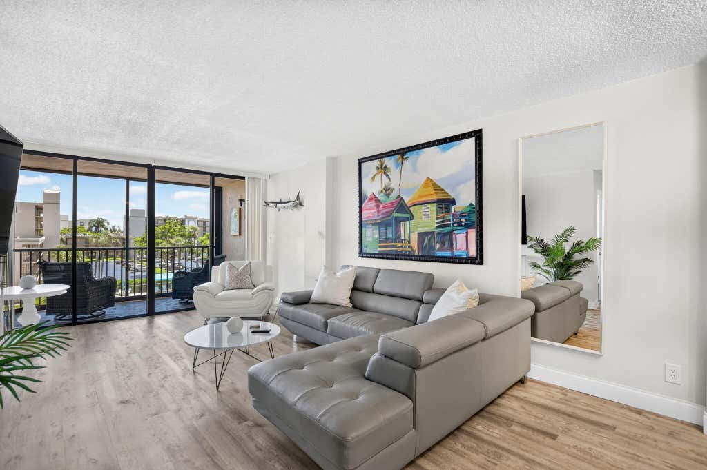 Photo of 4 Royal Palm Way #403, Boca Raton, FL 33432 (MLS # B26063517)