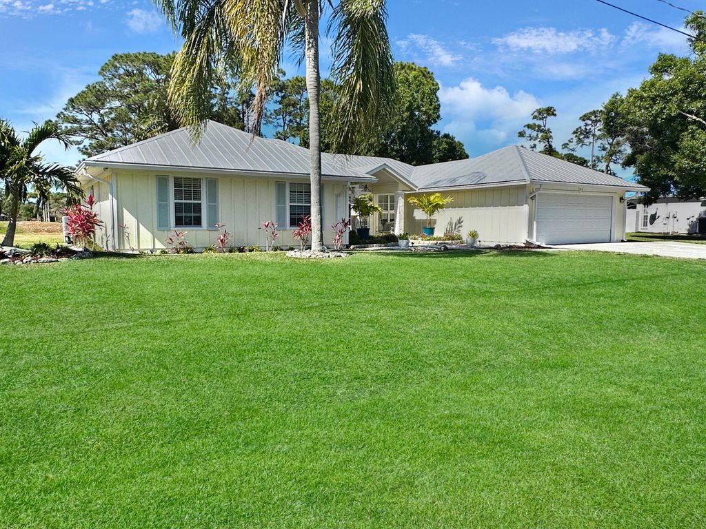 Photo of 4504 Redwood Drive, Fort Pierce, FL 34951 (MLS # R10979360)