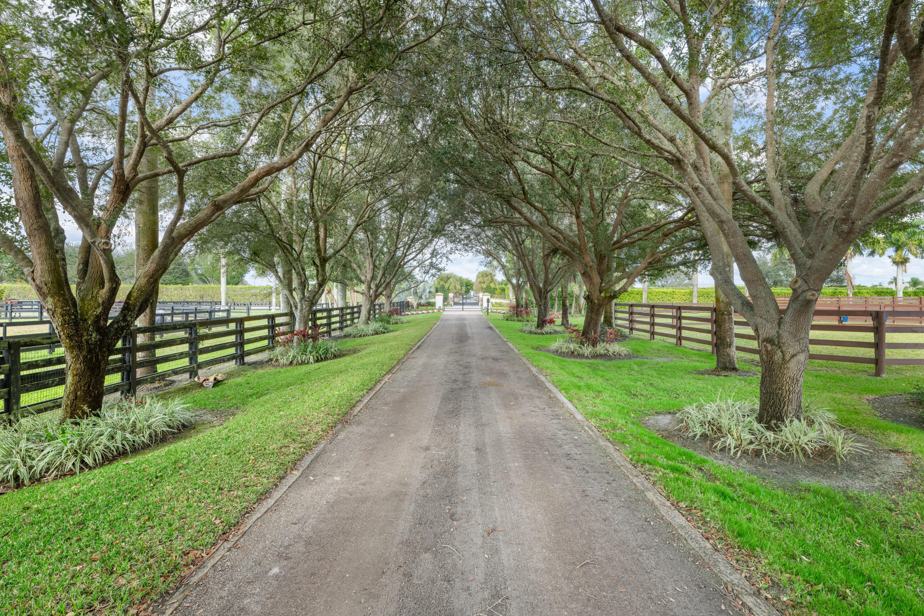 PALM BEACH POINT EAST - Residential