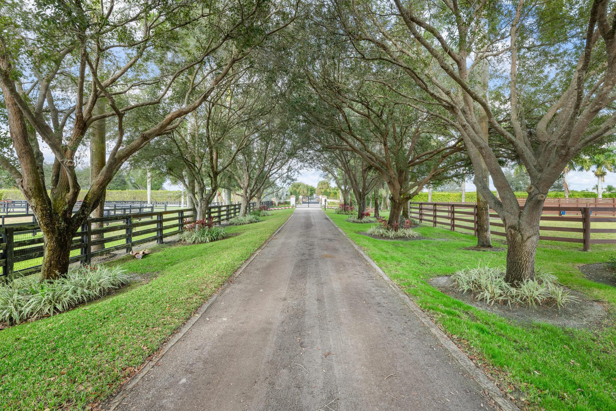 PALM BEACH POINT EAST - Residential