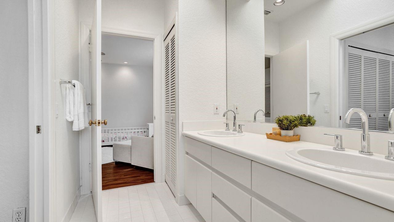 THE FAIRWAYS, WESTON HILLS - Residential