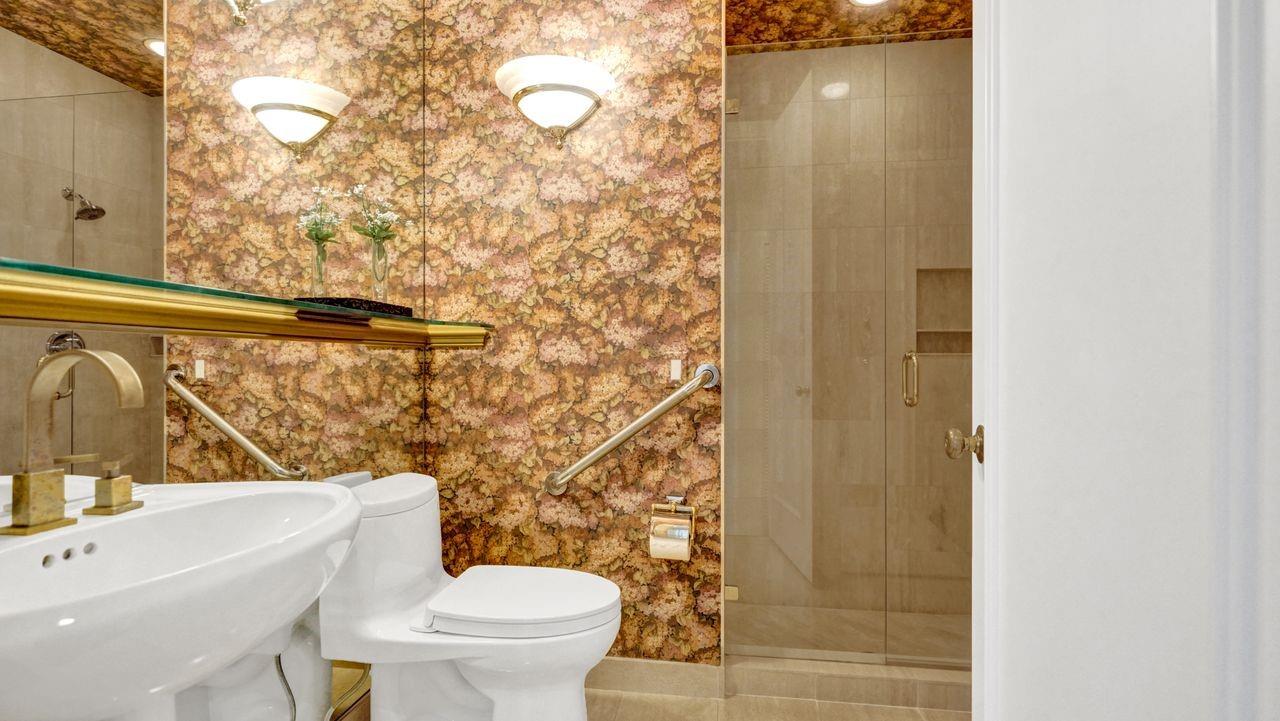 THE FAIRWAYS, WESTON HILLS - Residential