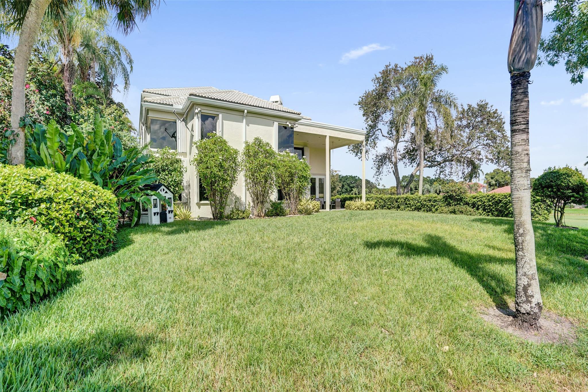 THE FAIRWAYS, WESTON HILLS - Residential