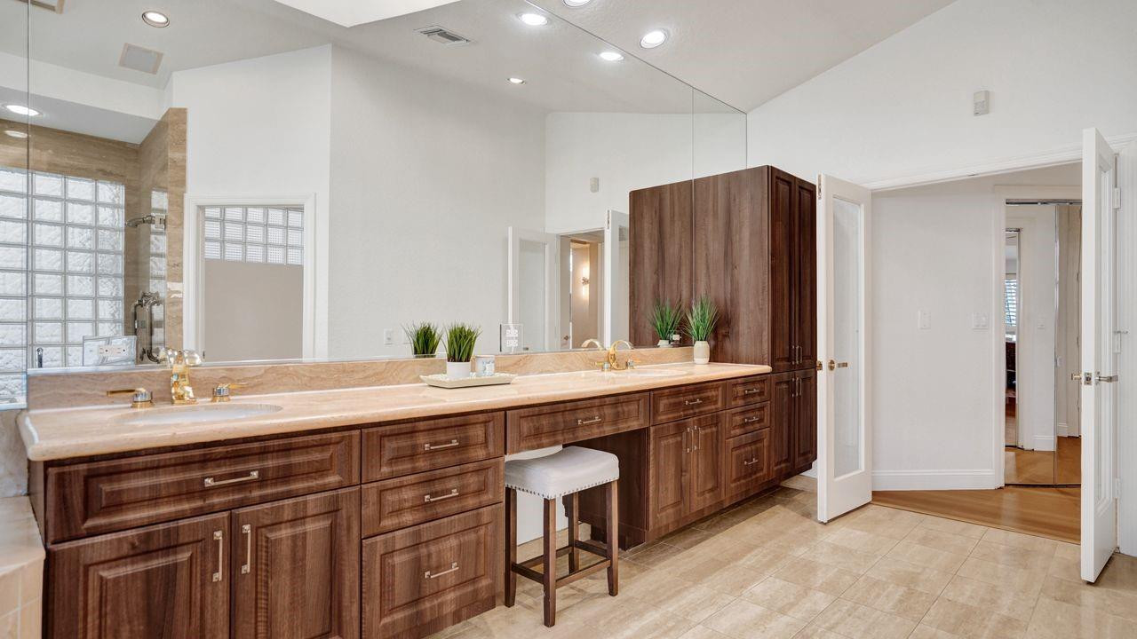 THE FAIRWAYS, WESTON HILLS - Residential