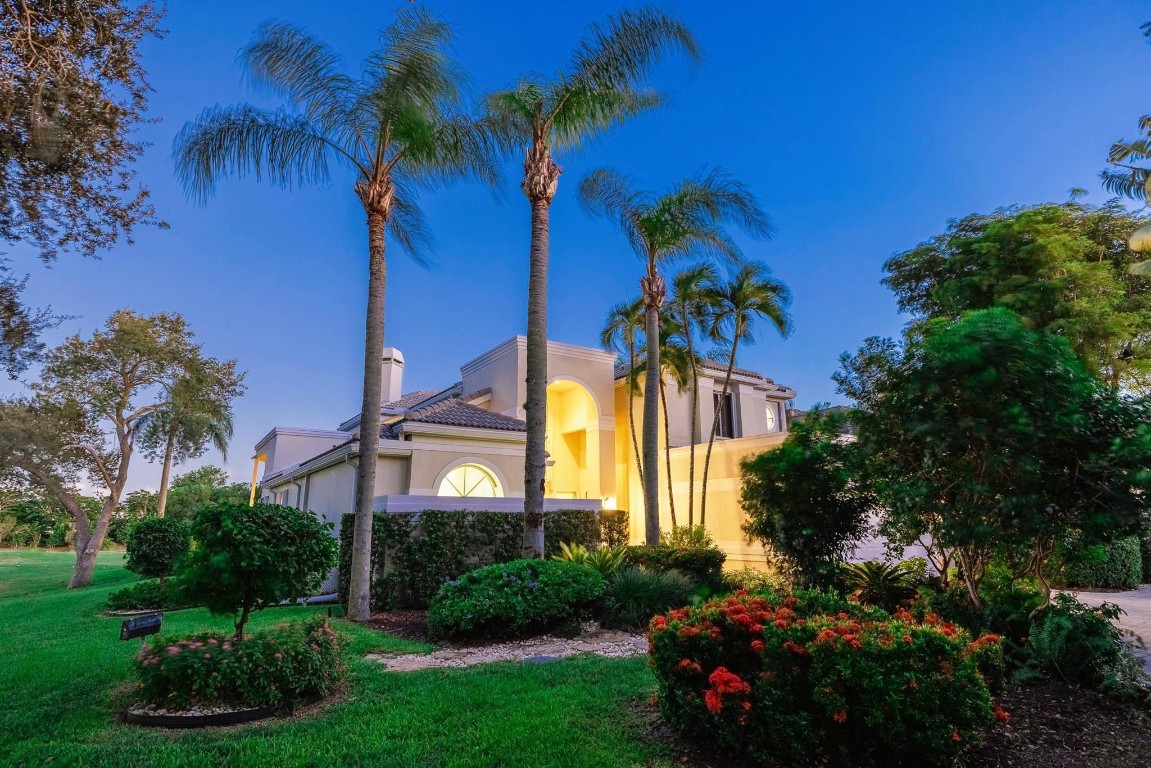 THE FAIRWAYS, WESTON HILLS - Residential