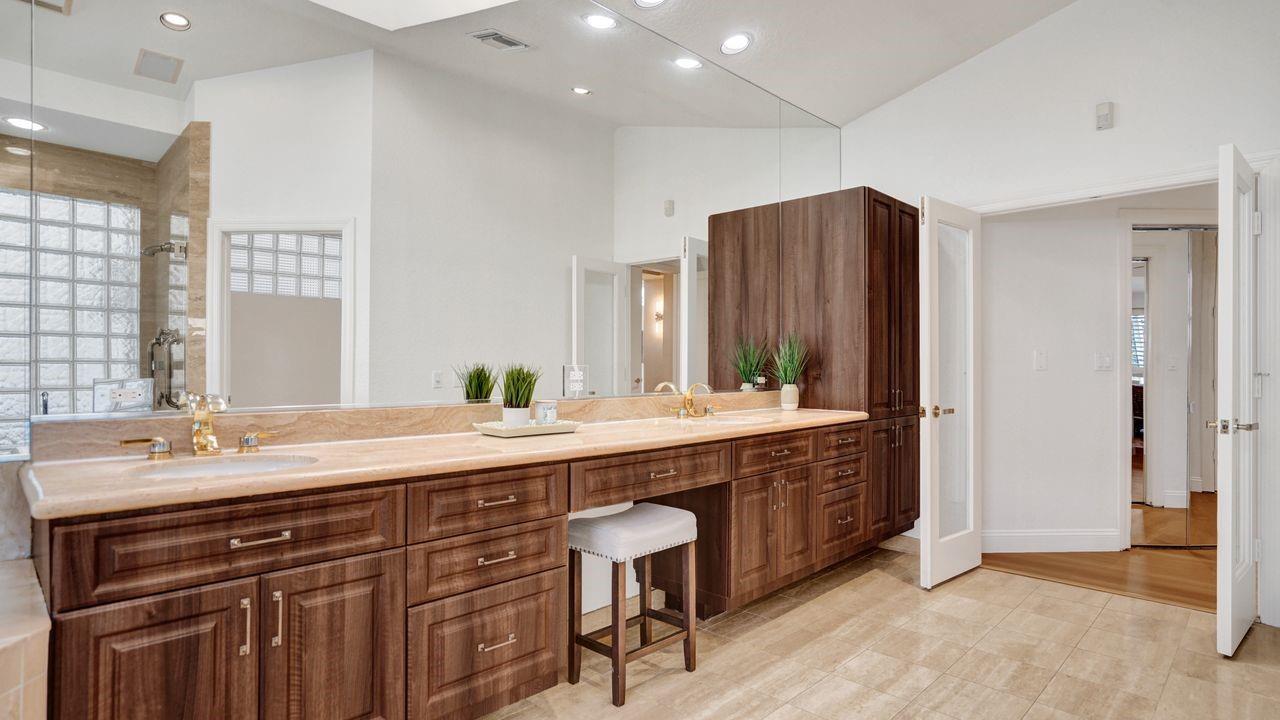 THE FAIRWAYS, WESTON HILLS - Residential