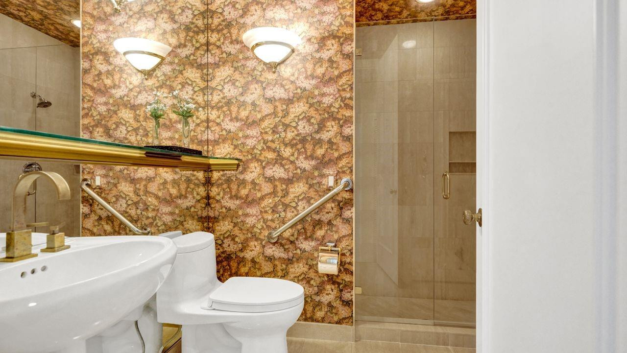 THE FAIRWAYS, WESTON HILLS - Residential