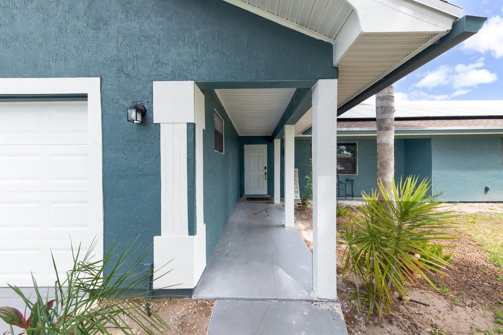 Photo of 1149 SE Clifton Lane, Port Saint Lucie, FL 34983 (MLS # R10971017)