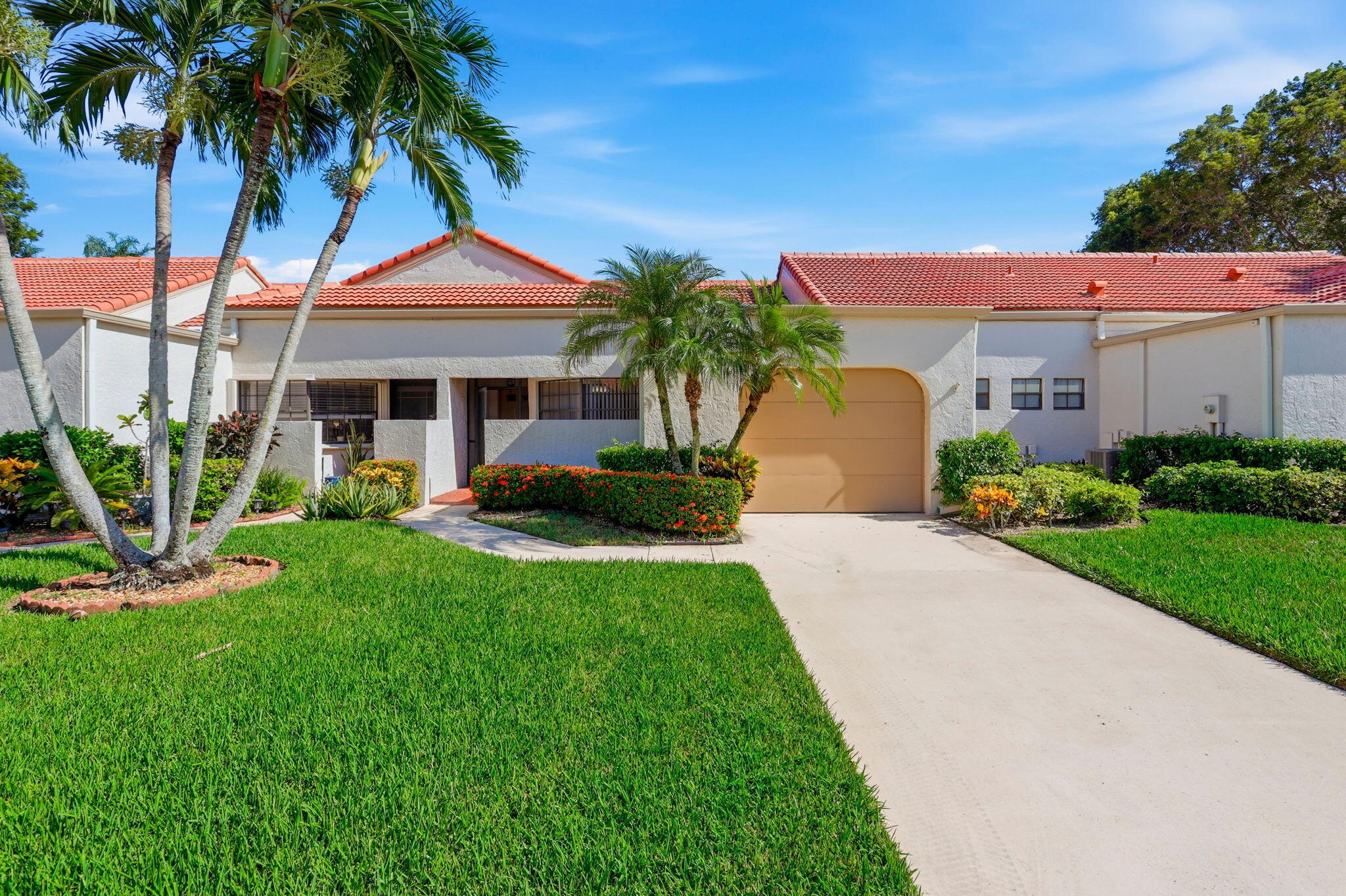 5887 Parkwalk Circle W