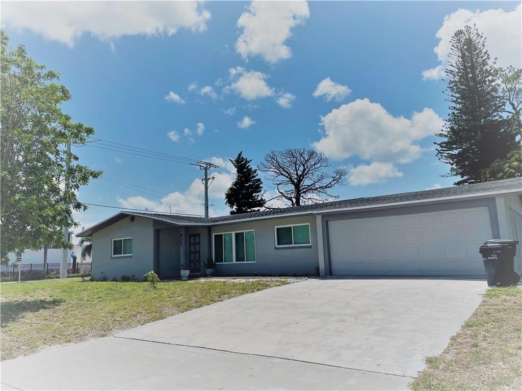 Photo of 912 SE Palm Beach Rd, Stuart, FL 34994 (MLS # F10403639)