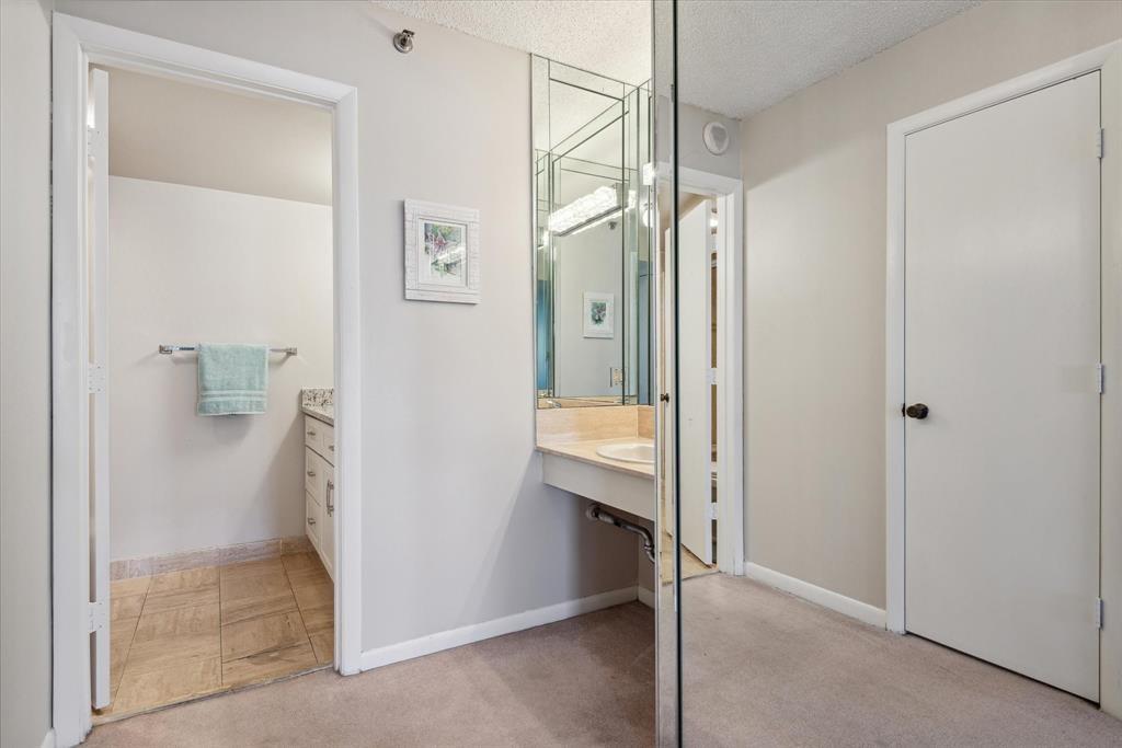 SUMMIT CONDO - Residential