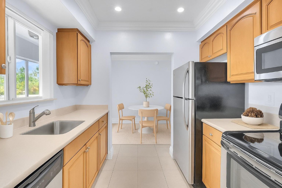 9930 Collins Avenue 14