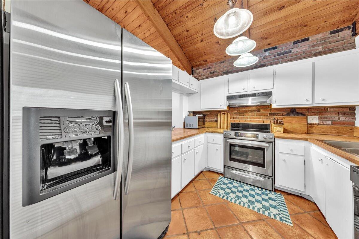 6120 NW 33rd Way