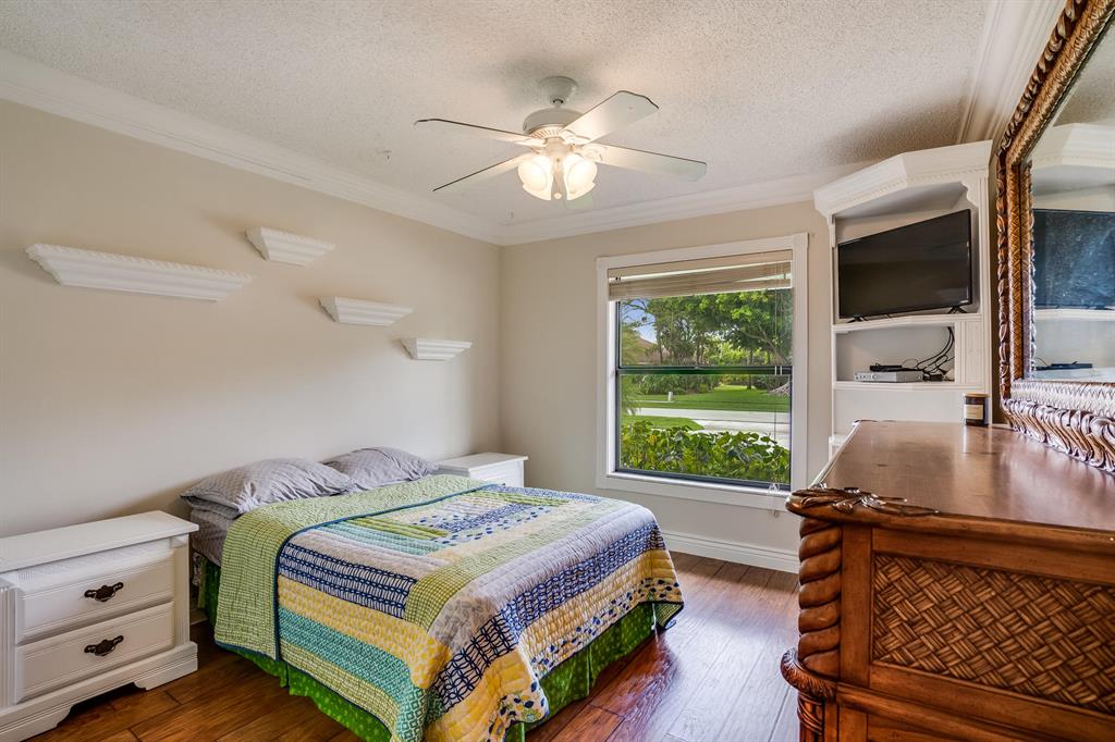 PINEWOOD MANOR OF WELLINGTON - Residential