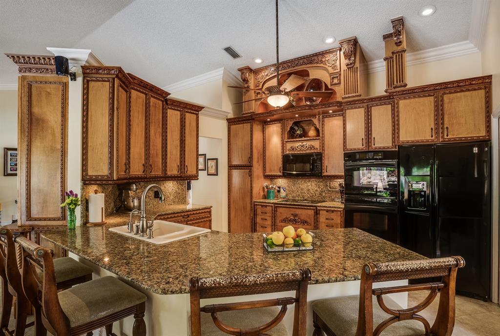 PINEWOOD MANOR OF WELLINGTON - Residential