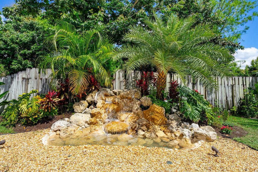 PINEWOOD MANOR OF WELLINGTON - Residential