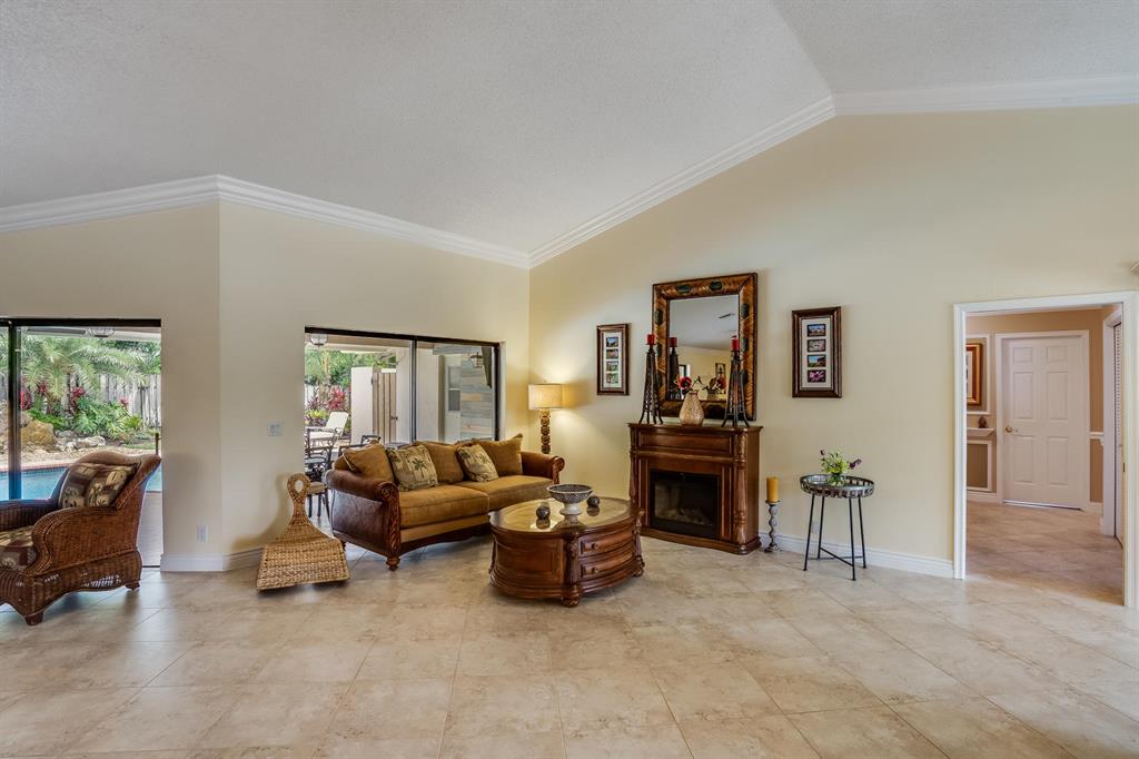 PINEWOOD MANOR OF WELLINGTON - Residential