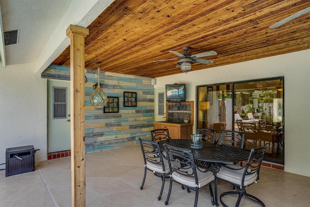 PINEWOOD MANOR OF WELLINGTON - Residential