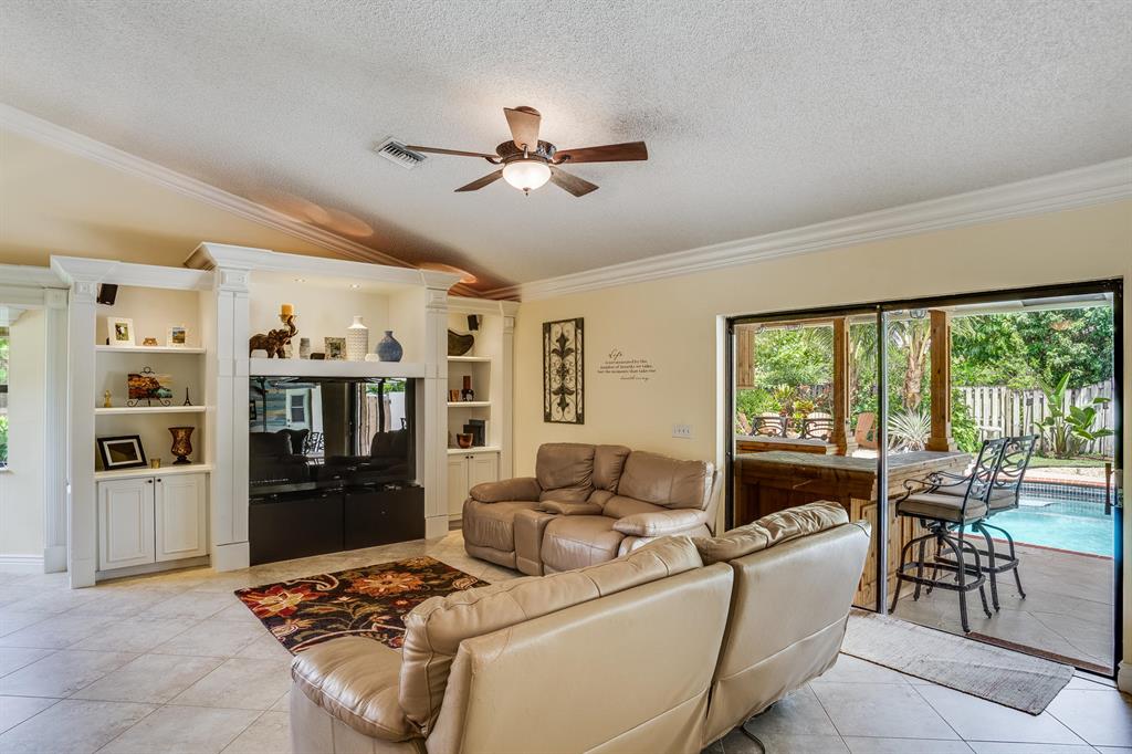 PINEWOOD MANOR OF WELLINGTON - Residential