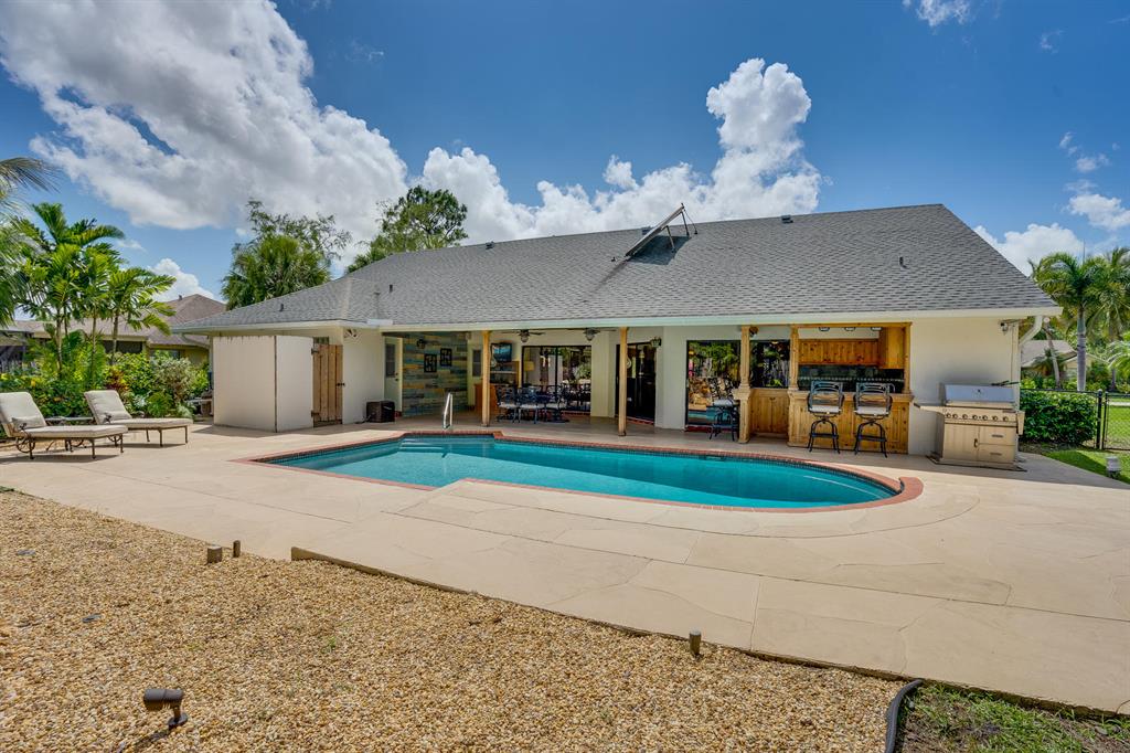 PINEWOOD MANOR OF WELLINGTON - Residential