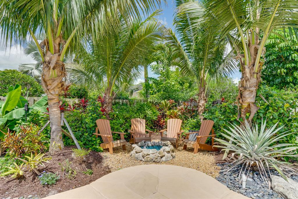 PINEWOOD MANOR OF WELLINGTON - Residential