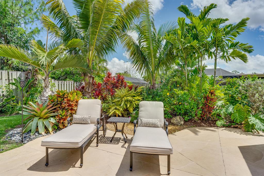 PINEWOOD MANOR OF WELLINGTON - Residential