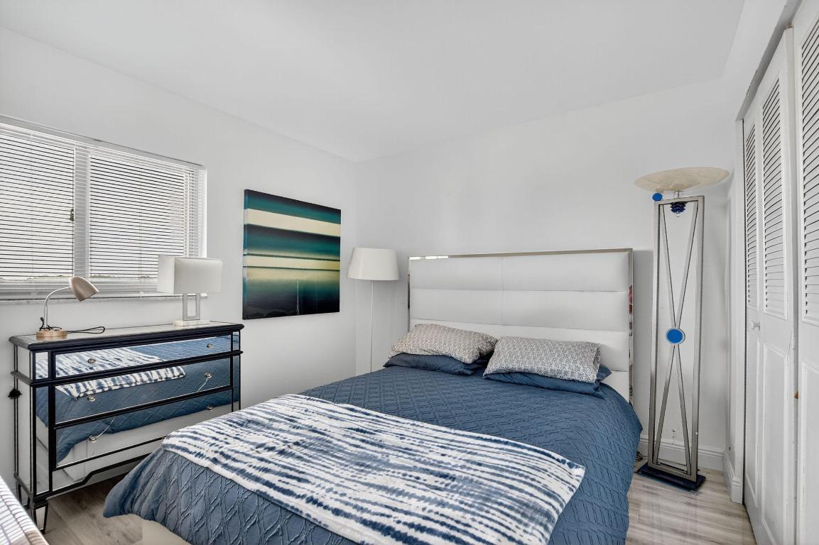 23277 Barwood Lane N 403