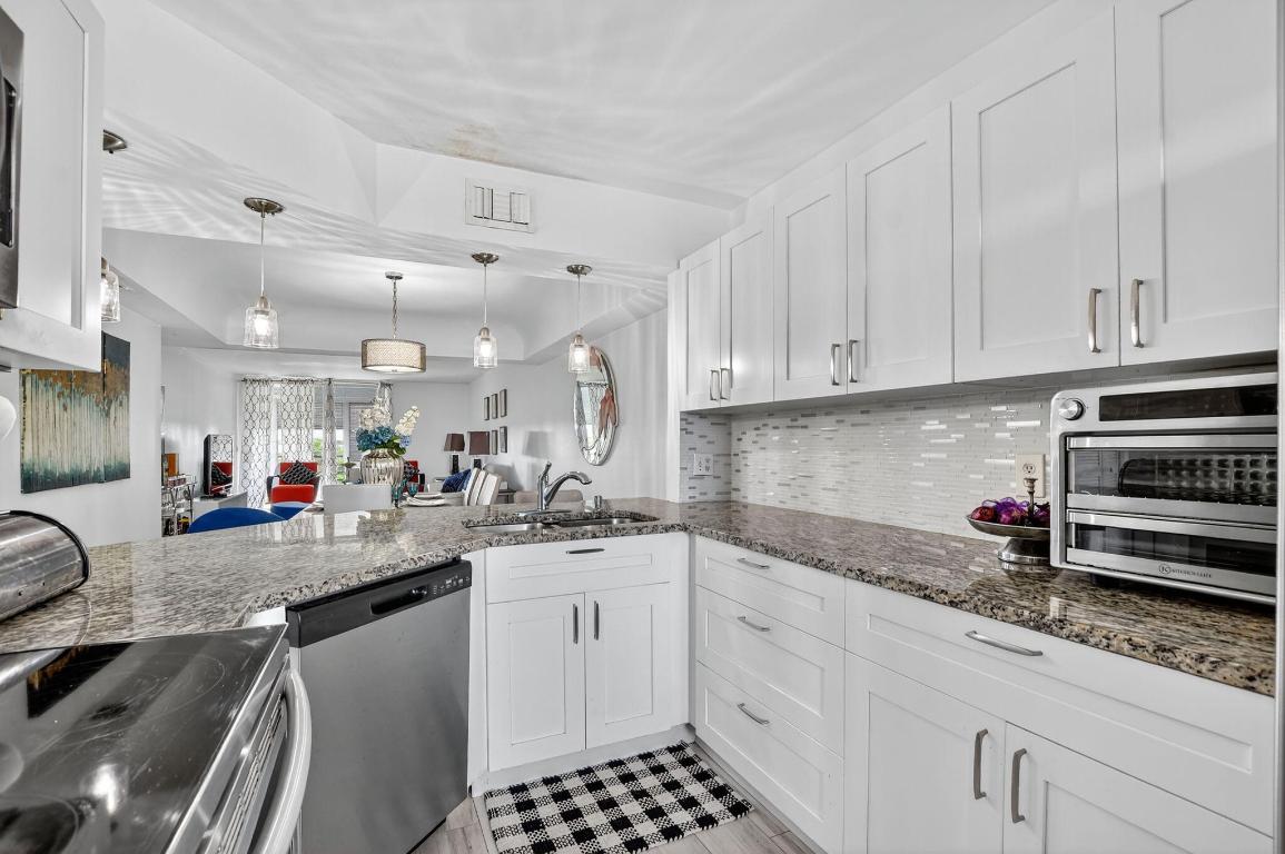 23277 Barwood Lane N 403