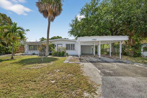 Photo of 1040 SE 5th Street SE, Stuart, FL 34996 (MLS # B26007525)
