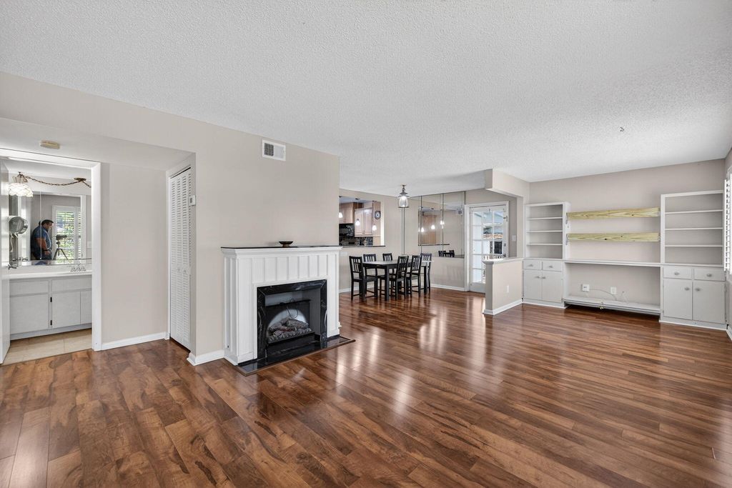 Photo of 1040 SE 5th Street SE, Stuart, FL 34996 (MLS # B26007525)