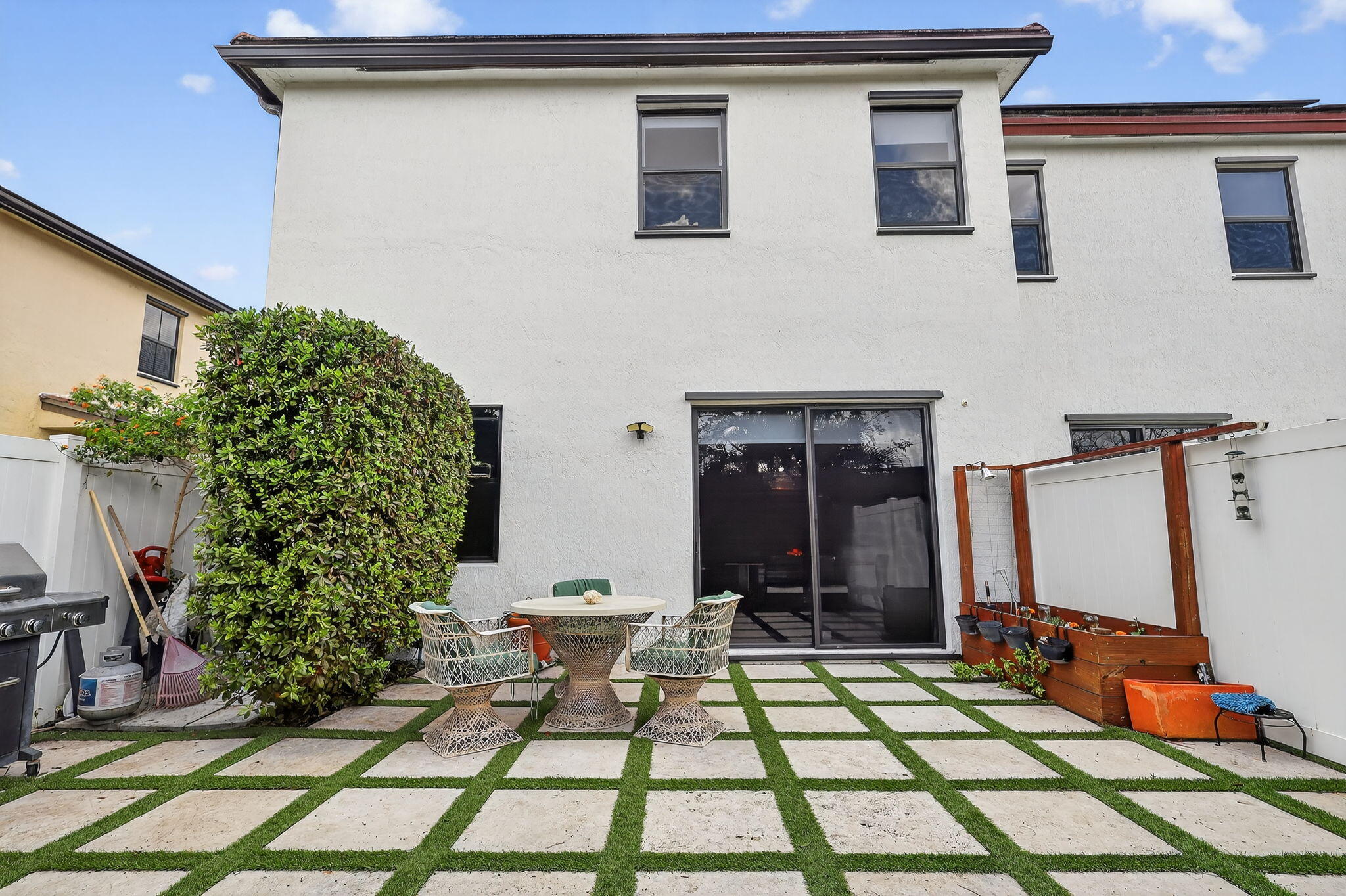 AQUABELLA SECTION ONE - Residential