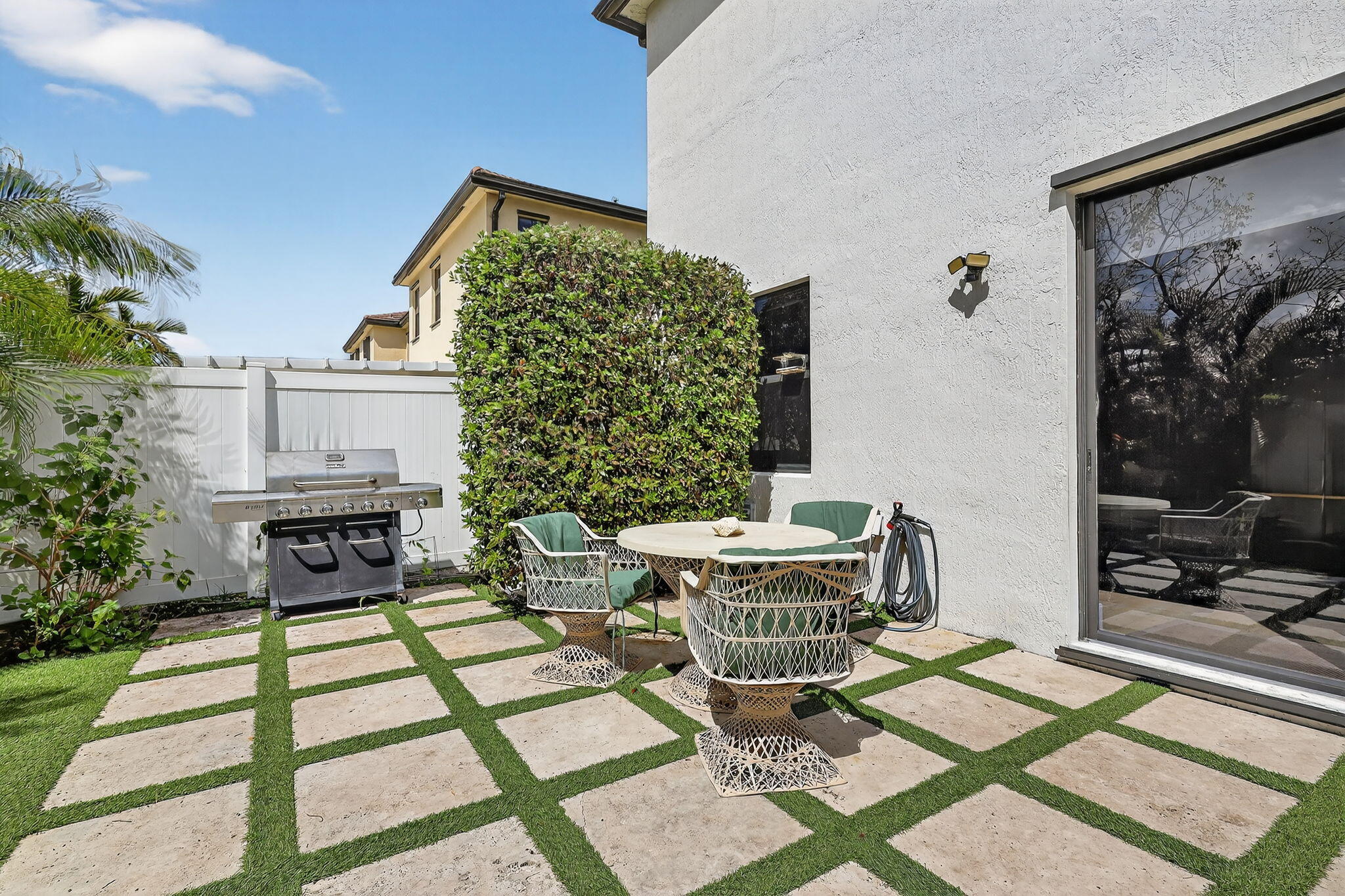 AQUABELLA SECTION ONE - Residential