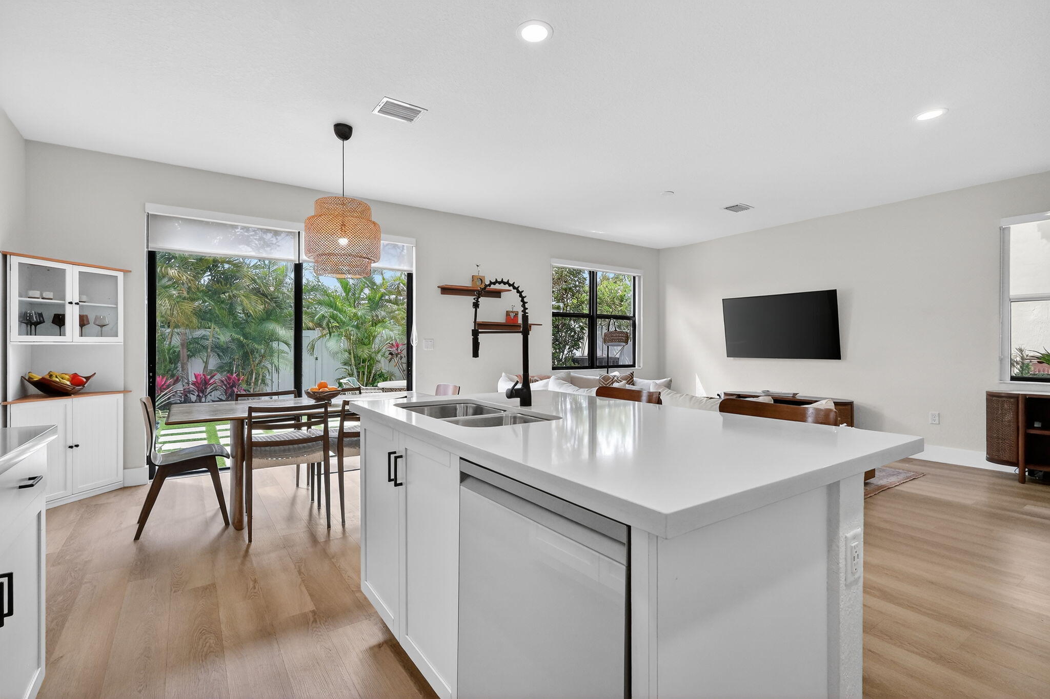 AQUABELLA SECTION ONE - Residential