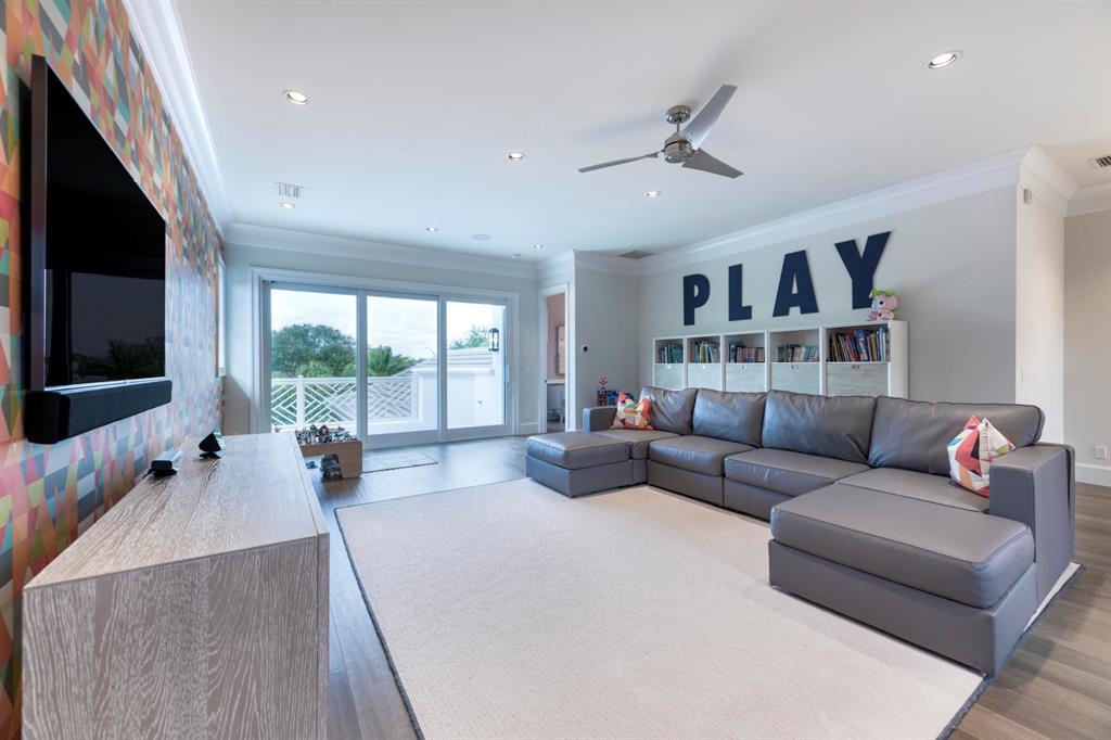 ADMIRALS COVE - Residential